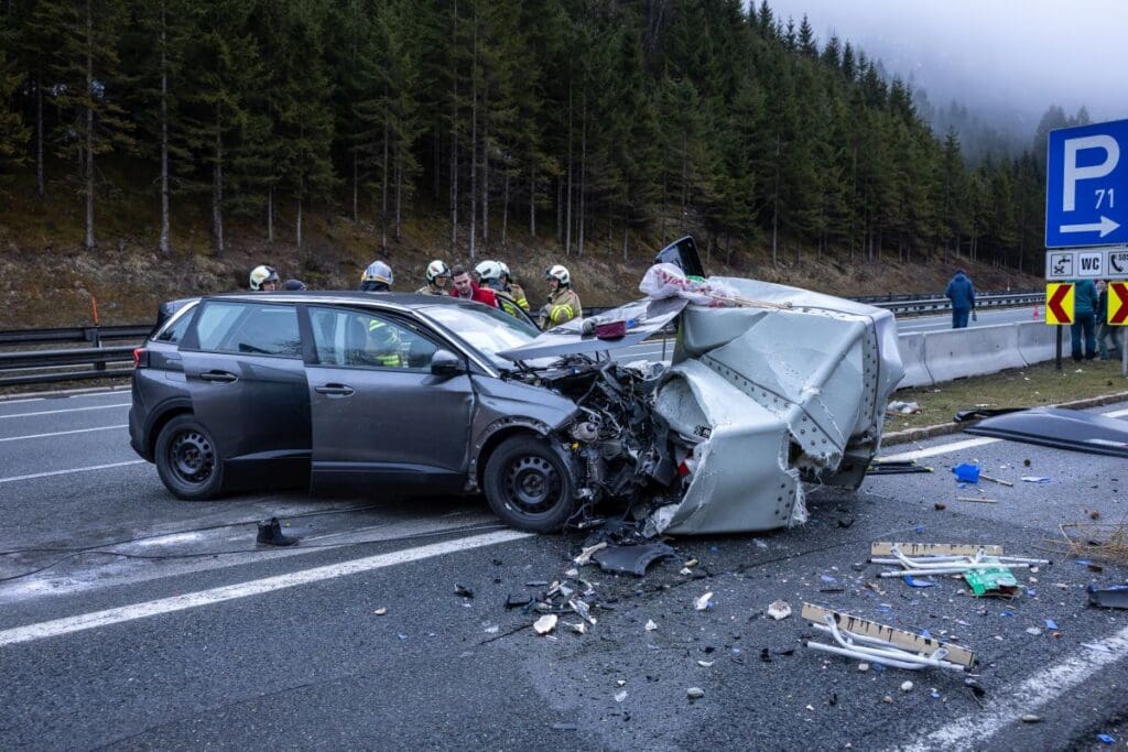 2026 04 02 Brand Einfamilienhaus Reitdorf 01 2026 04 02 Brand Einfamilienhaus Reitdorf 01