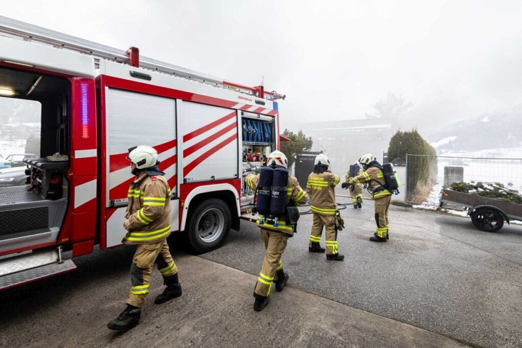 2026 04 02 Brand Einfamilienhaus Reitdorf 01 2026 04 02 Brand Einfamilienhaus Reitdorf 01