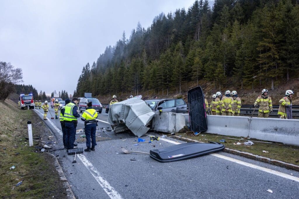 2026 04 02 Brand Einfamilienhaus Reitdorf 02 2026 04 02 Brand Einfamilienhaus Reitdorf 02
