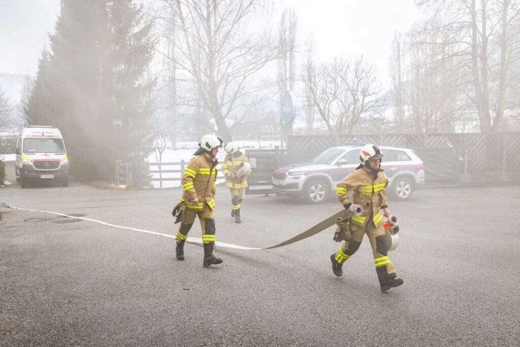 2026 04 02 Brand Einfamilienhaus Reitdorf 03 2026 04 02 Brand Einfamilienhaus Reitdorf 03