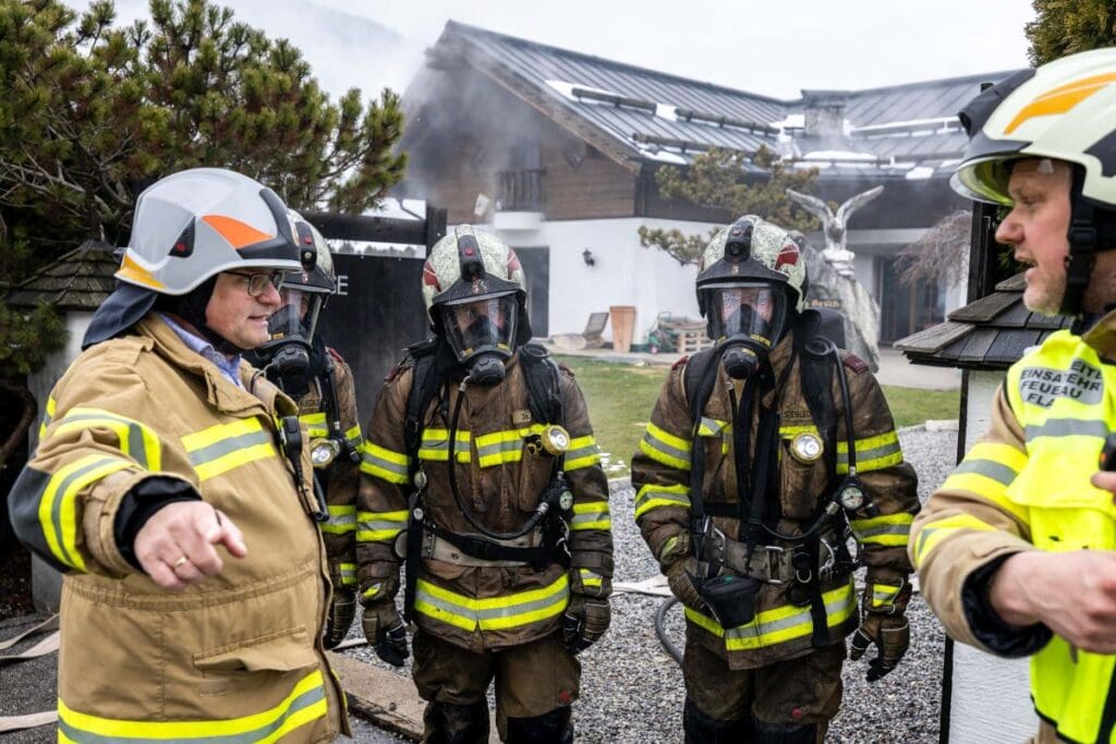 2026 04 02 Brand Einfamilienhaus Reitdorf 04 2026 04 02 Brand Einfamilienhaus Reitdorf 04