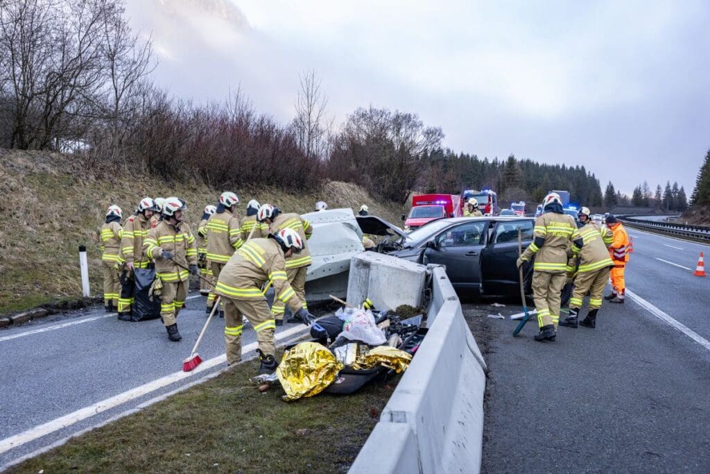 2026 04 02 Brand Einfamilienhaus Reitdorf 06 2026 04 02 Brand Einfamilienhaus Reitdorf 06