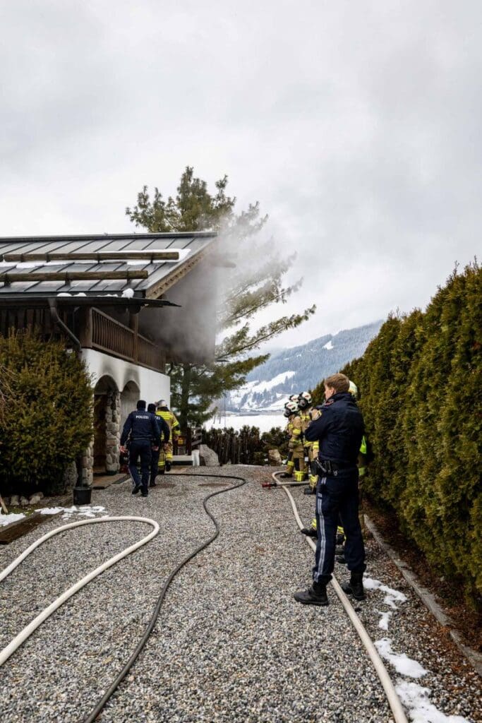 2026 04 02 Brand Einfamilienhaus Reitdorf 07 2026 04 02 Brand Einfamilienhaus Reitdorf 07