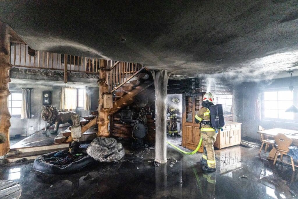 2026 04 02 Brand Einfamilienhaus Reitdorf 08 2026 04 02 Brand Einfamilienhaus Reitdorf 08