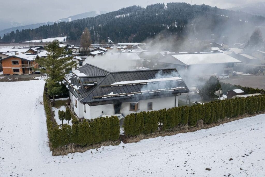 2026 04 02 Brand Einfamilienhaus Reitdorf 10 2026 04 02 Brand Einfamilienhaus Reitdorf 10