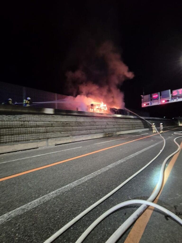 2026 04 25 Vu A10 Lkw 02 2026 04 25 Vu A10 Lkw 02