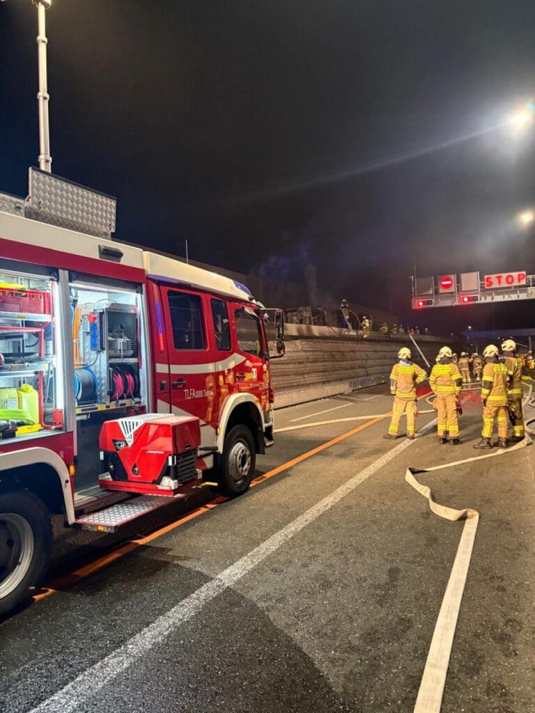 2026 04 25 Vu A10 Lkw 06 2026 04 25 Vu A10 Lkw 06