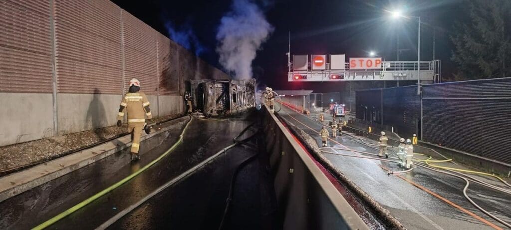 2026 04 25 Vu A10 Lkw 07 2026 04 25 Vu A10 Lkw 07