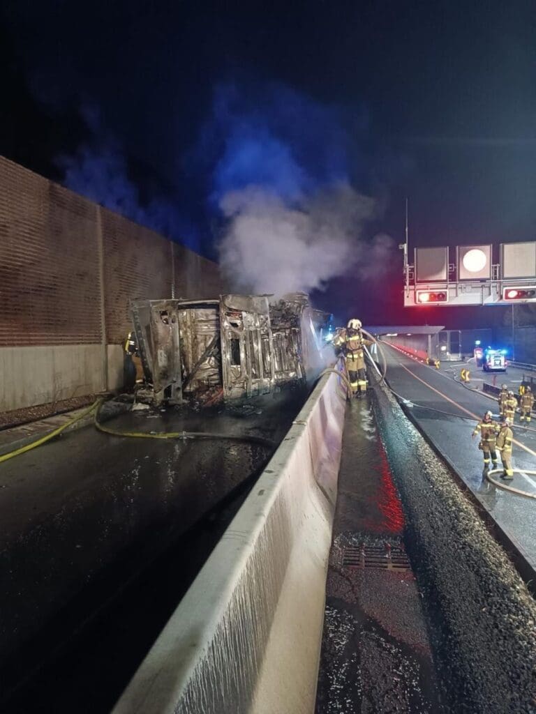 2026 04 25 Vu A10 Lkw 08 2026 04 25 Vu A10 Lkw 08