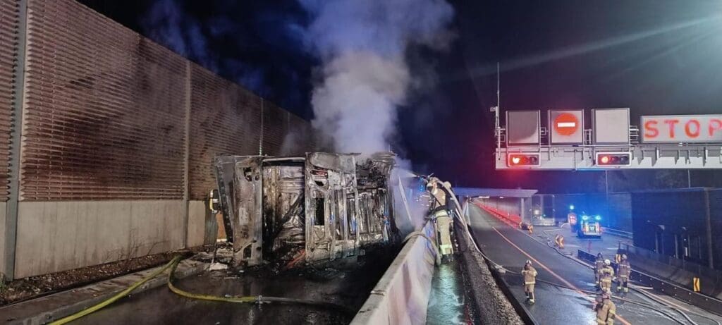 2026 04 25 Vu A10 Lkw 09 2026 04 25 Vu A10 Lkw 09