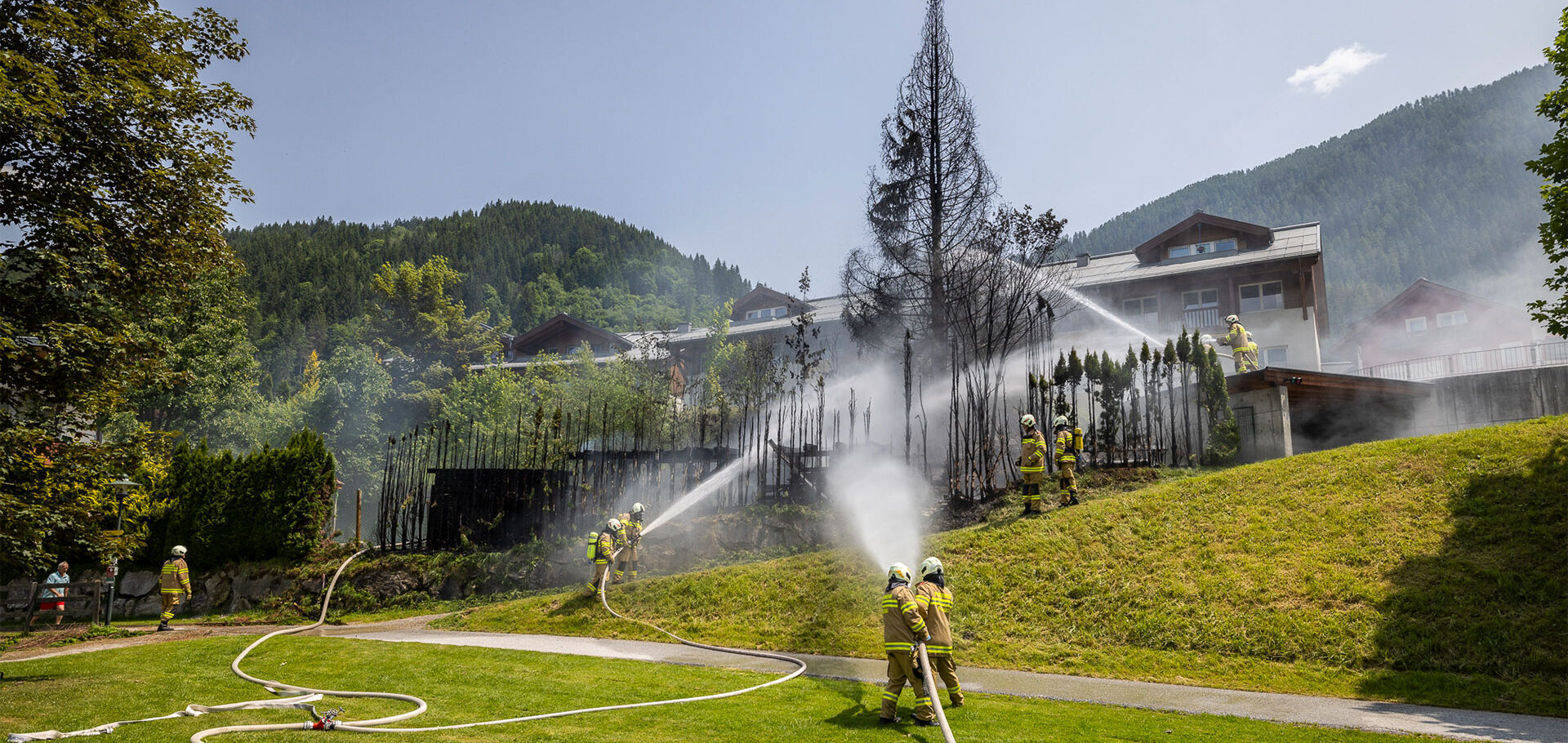 Feuerwehreinsatz - Flurbrand Spielplatz Perner