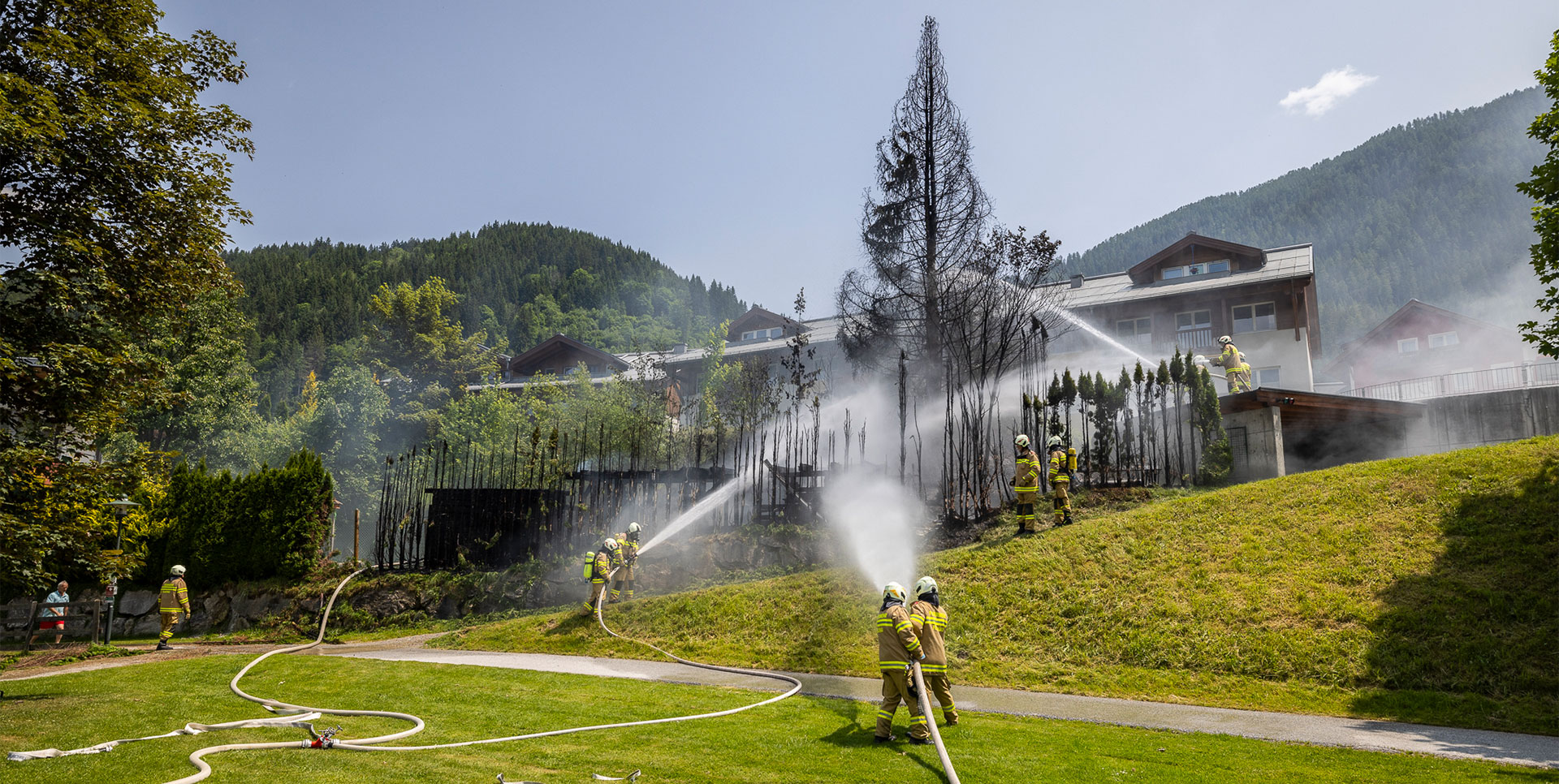 Feuerwehreinsatz - Flurbrand Spielplatz Perner