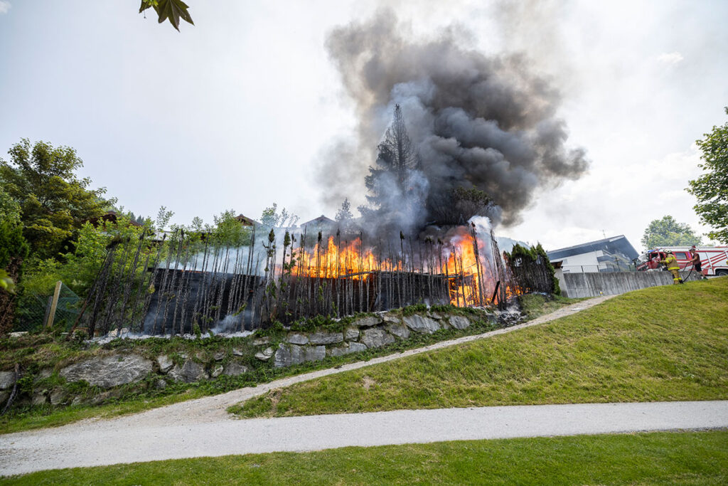 Feuerwehreinsatz - Flurbrand Spielplatz Perner