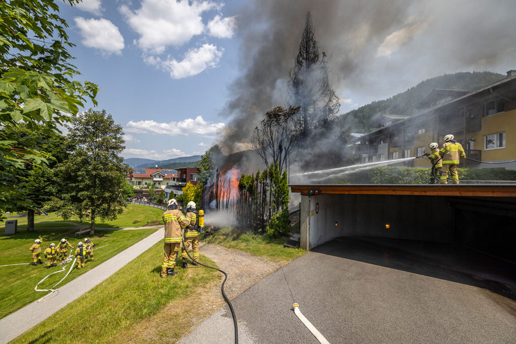 Feuerwehreinsatz - Flurbrand Spielplatz Perner