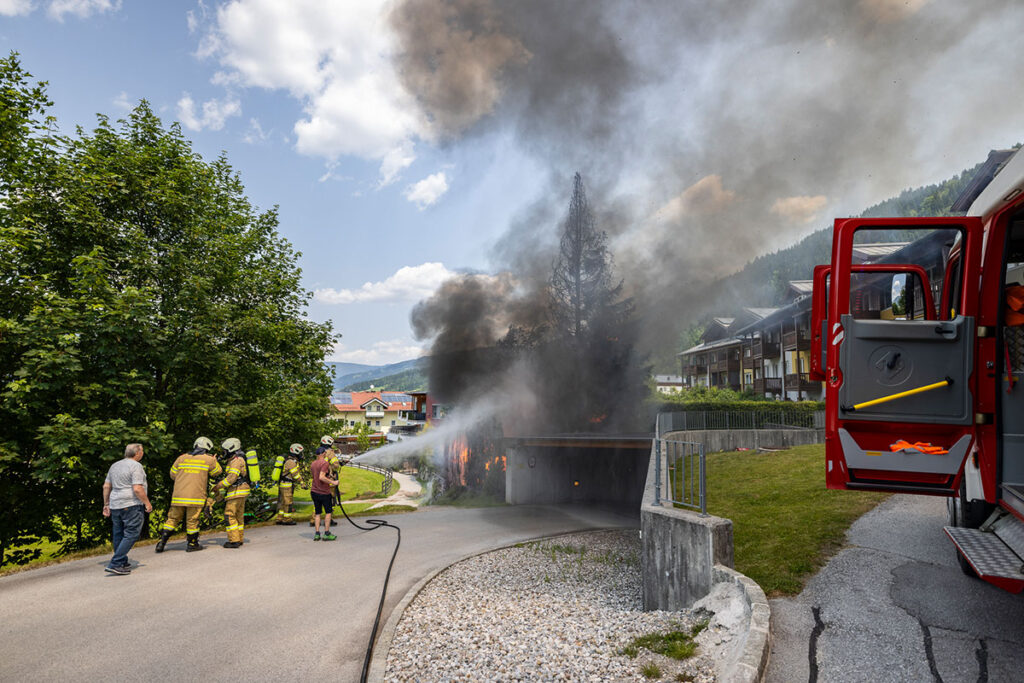 Feuerwehreinsatz - Flurbrand Spielplatz Perner