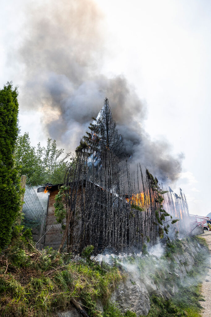 Feuerwehreinsatz - Flurbrand Spielplatz Perner