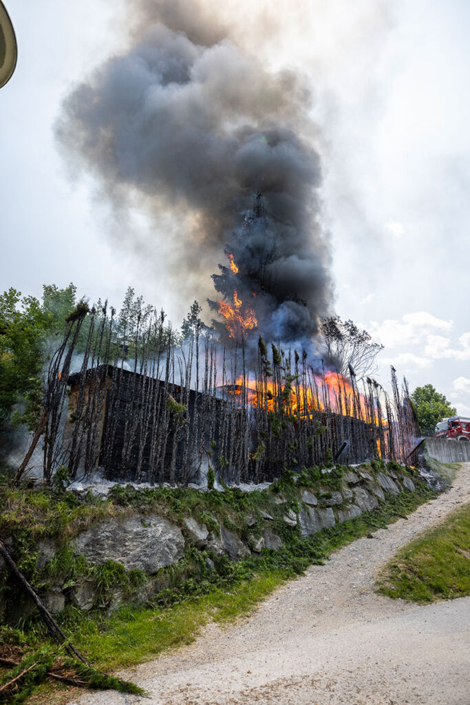 Feuerwehreinsatz - Flurbrand Spielplatz Perner