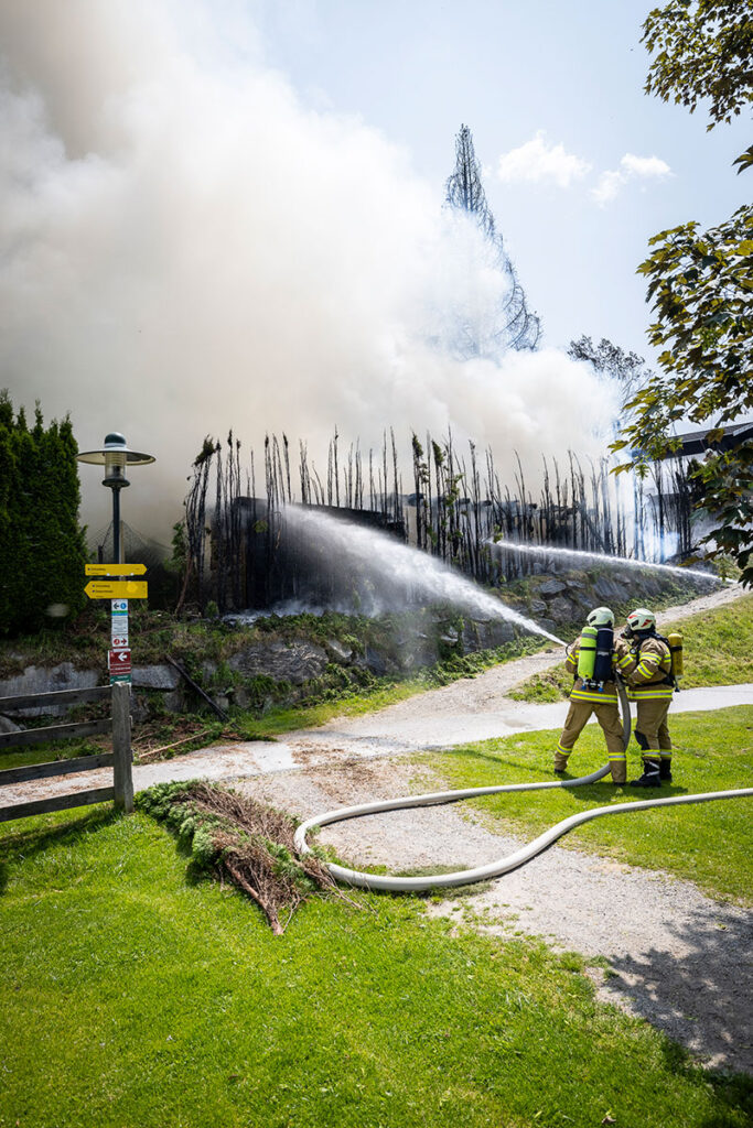 Feuerwehreinsatz - Flurbrand Spielplatz Perner