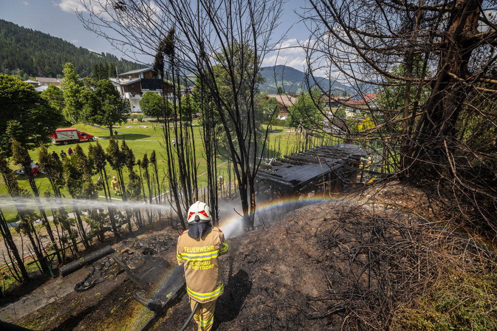 Feuerwehreinsatz - Flurbrand Spielplatz Perner