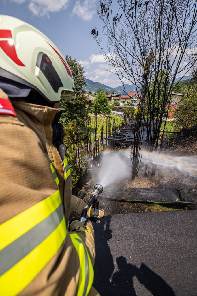 Feuerwehreinsatz - Flurbrand Spielplatz Perner