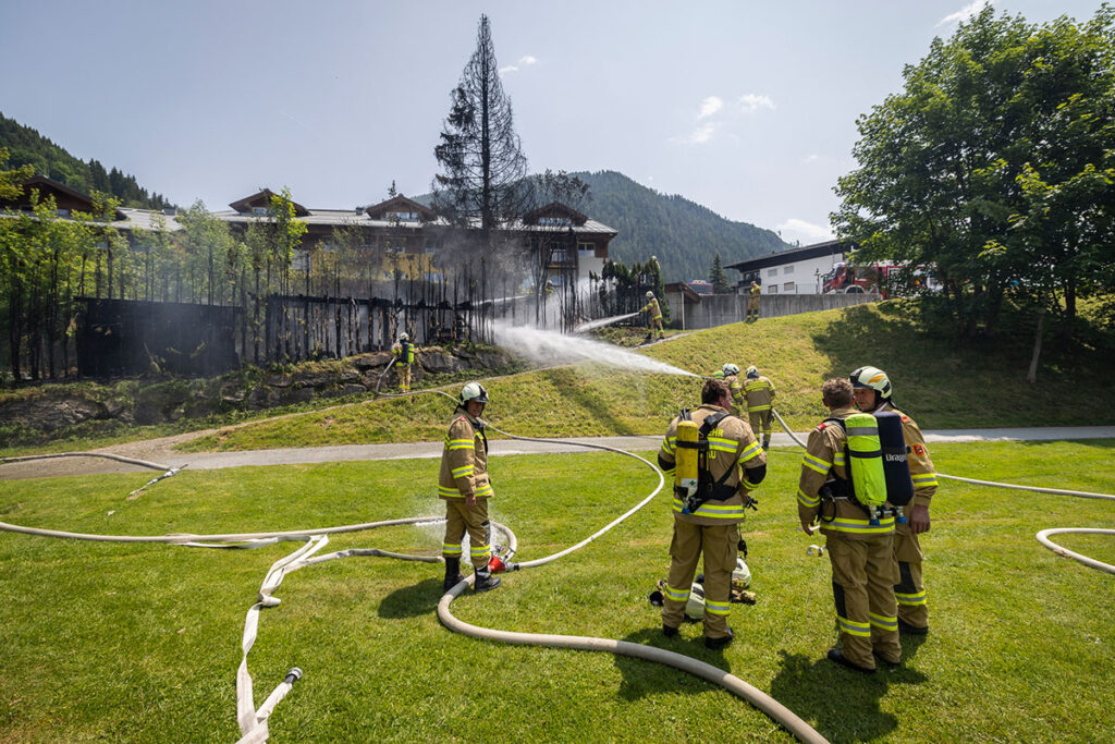 Feuerwehreinsatz - Flurbrand Spielplatz Perner
