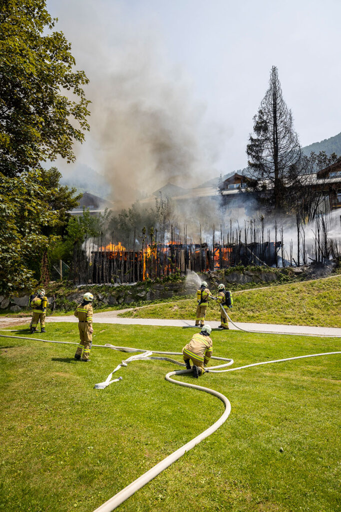 Feuerwehreinsatz - Flurbrand Spielplatz Perner